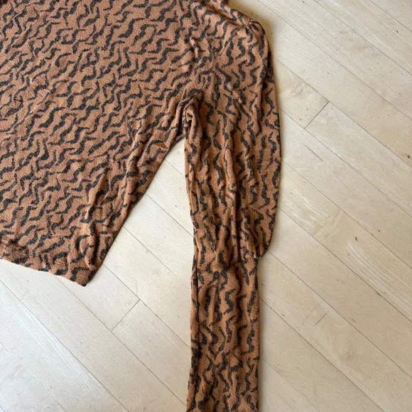 Anthropologie Puff sleeve turtleneck top, S, CB2439 - Picture 3 of 4